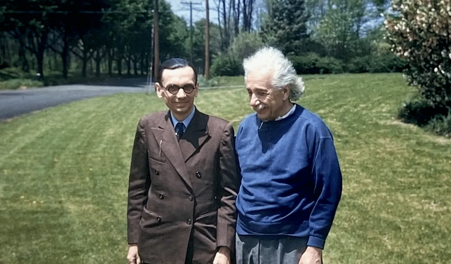 Albert Einstein e Kurt Gödel passeggiano insieme a Princeton, discutendo di filosofia e della Costituzione americana