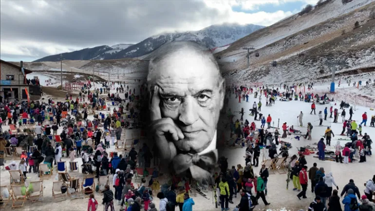 Ritratto di Ortega y Gasset sovrapposto a una veduta di Roccaraso affollata