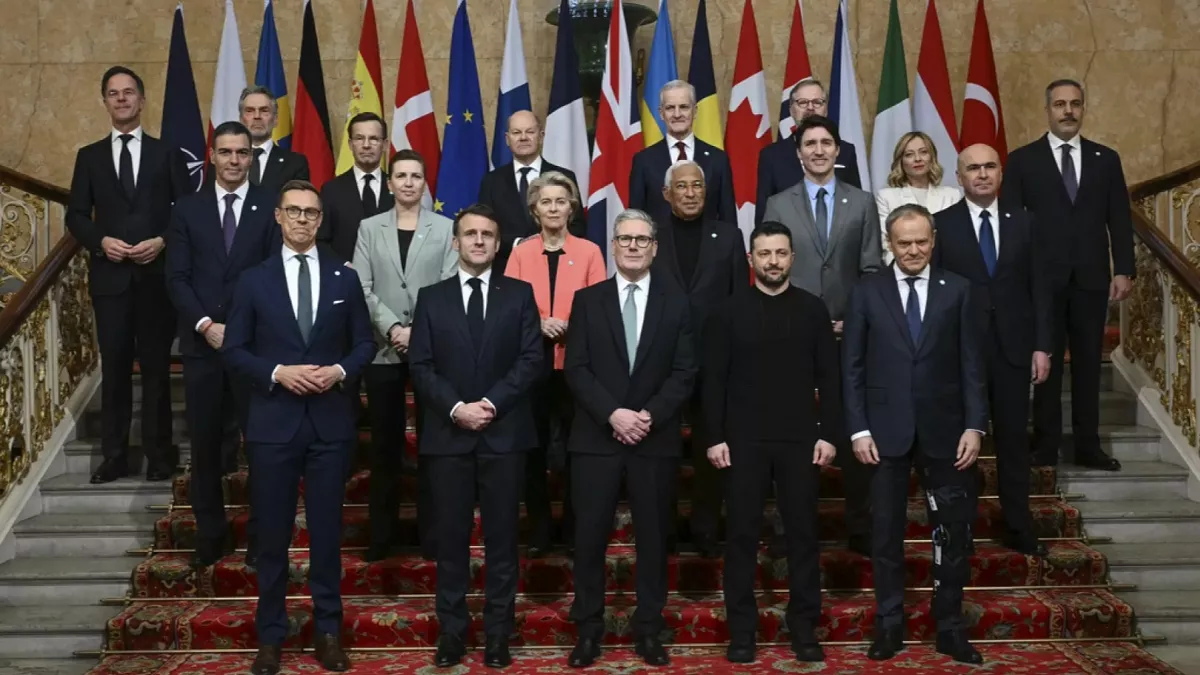 Foto di gruppo dei leader europei durante il vertice dei “volenterosi” per il supporto all’Ucraina contro l’aggressione russa