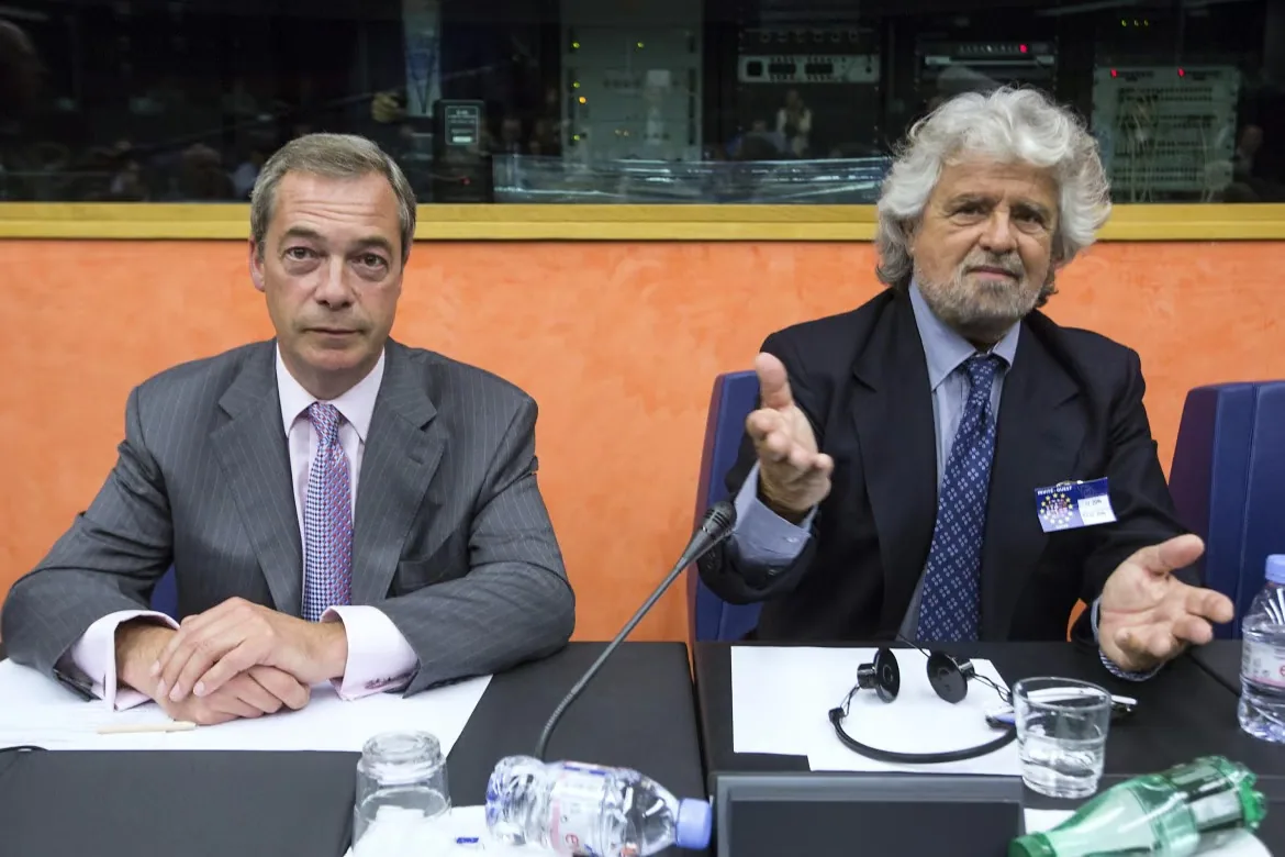 Nigel Farage e Beppe Grillo, due leader populisti europei