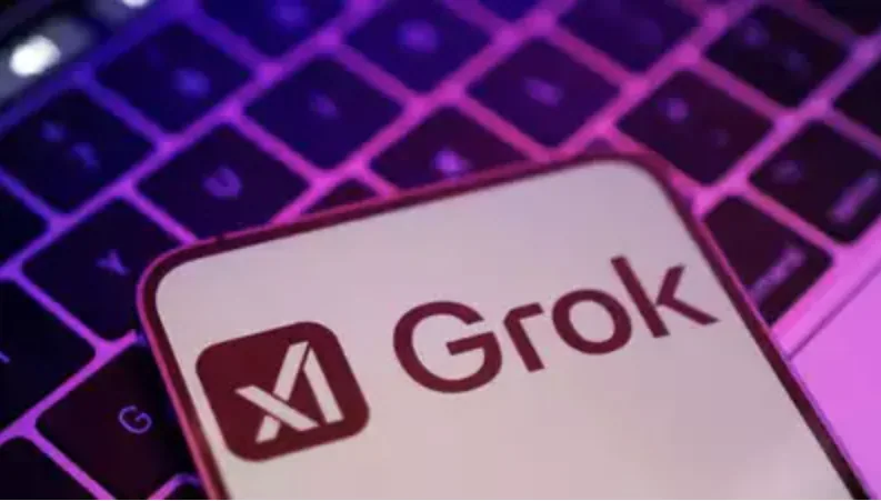 Logo Grok su tastiera: intelligenza artificiale e dialogo etico nel confronto tra uomo e AI